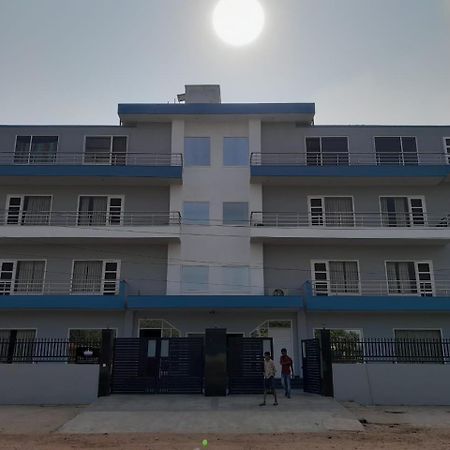 Hotel The Luxem - Behind Ibis Hotel Gurugram Gurgaon Exterior photo