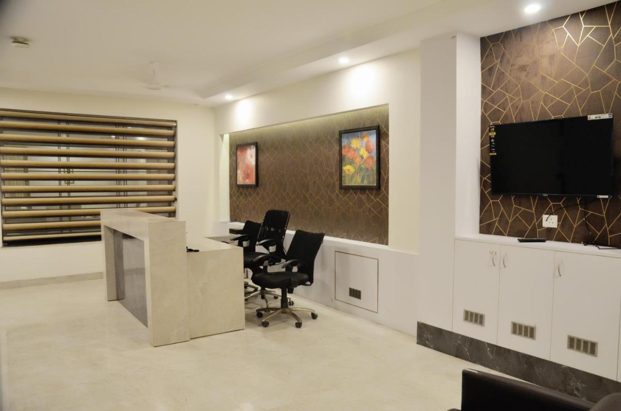 Hotel The Luxem - Behind Ibis Hotel Gurugram Gurgaon Exterior photo