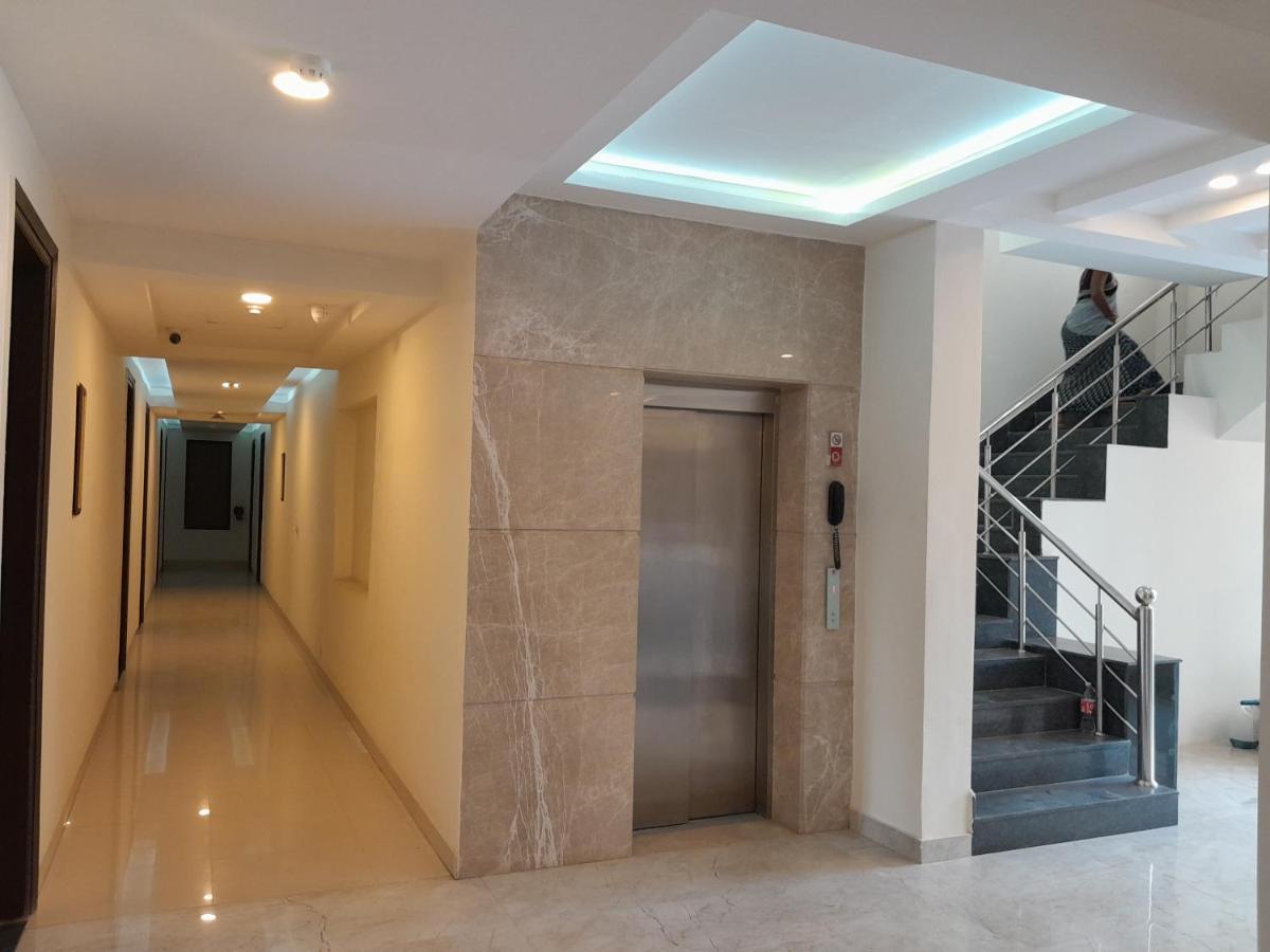 Hotel The Luxem - Behind Ibis Hotel Gurugram Gurgaon Exterior photo