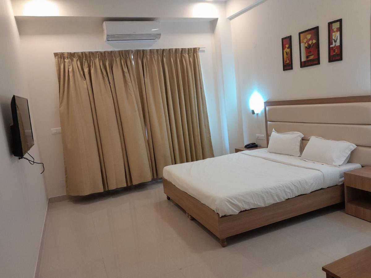 Hotel The Luxem - Behind Ibis Hotel Gurugram Gurgaon Exterior photo