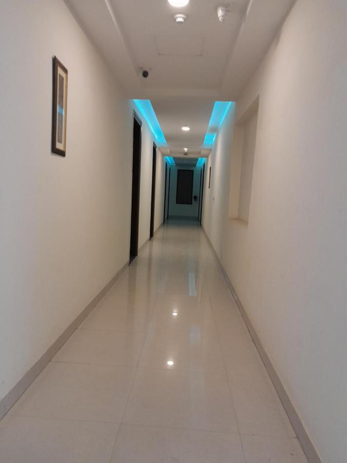 Hotel The Luxem - Behind Ibis Hotel Gurugram Gurgaon Exterior photo