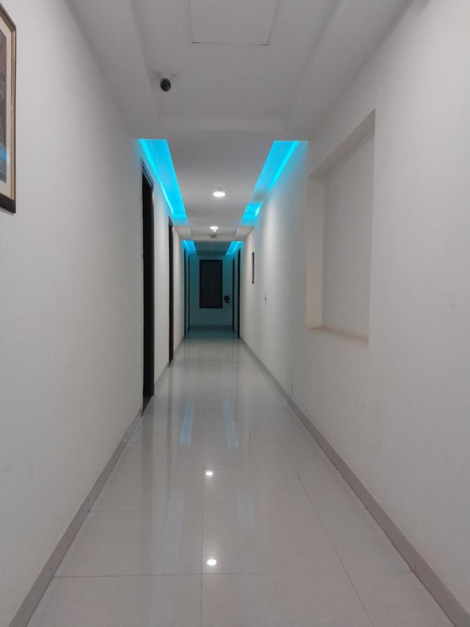 Hotel The Luxem - Behind Ibis Hotel Gurugram Gurgaon Exterior photo