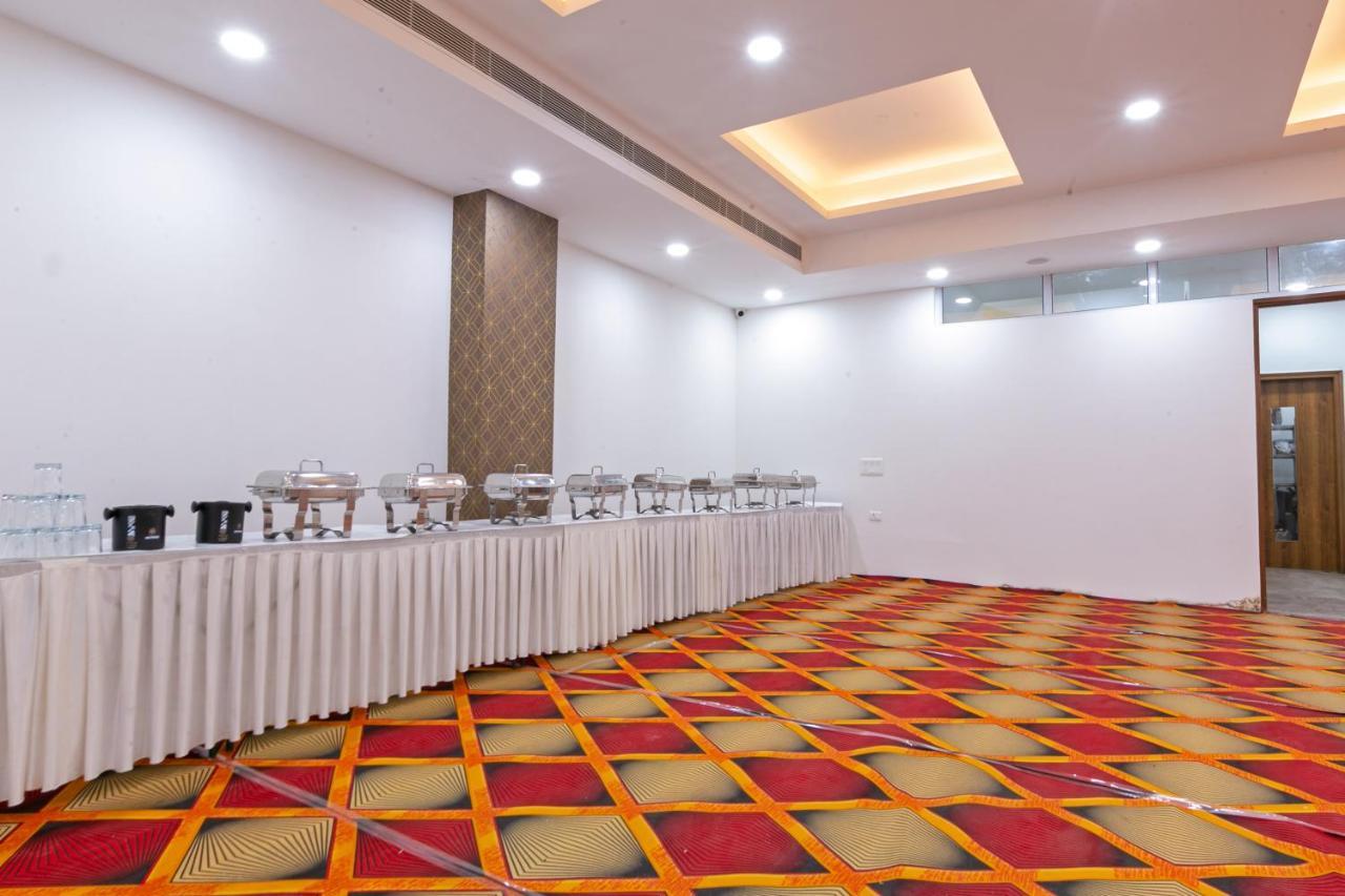 Hotel The Luxem - Behind Ibis Hotel Gurugram Gurgaon Exterior photo