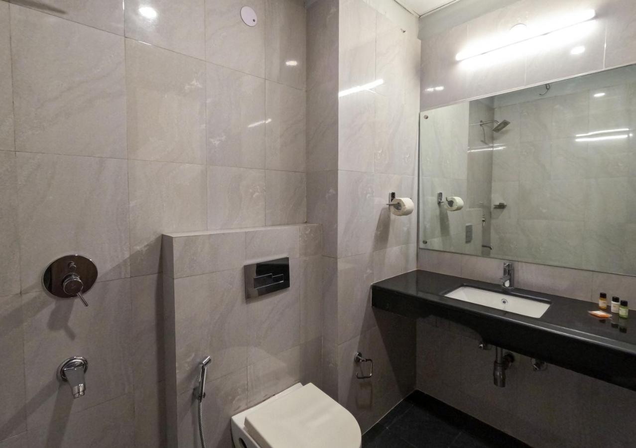 Hotel The Luxem - Behind Ibis Hotel Gurugram Gurgaon Exterior photo