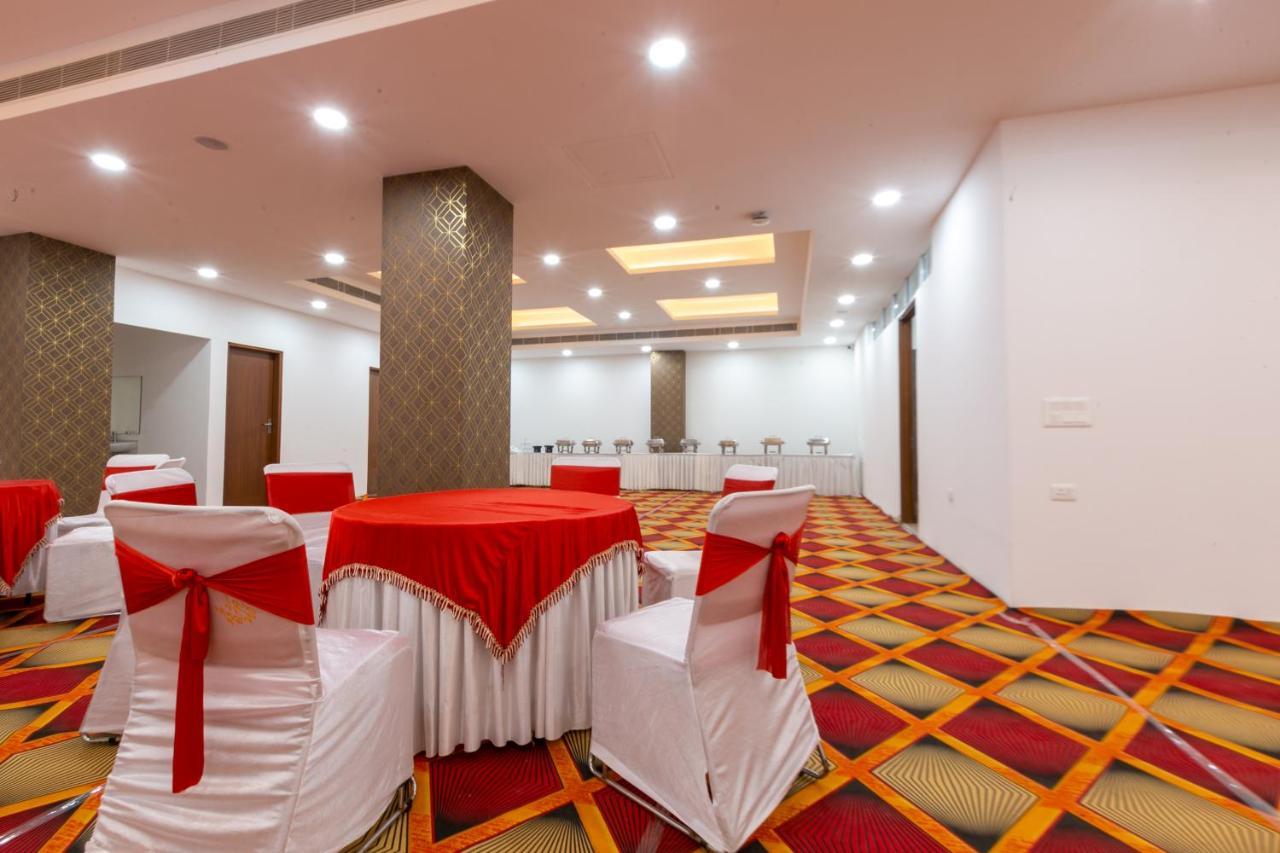 Hotel The Luxem - Behind Ibis Hotel Gurugram Gurgaon Exterior photo