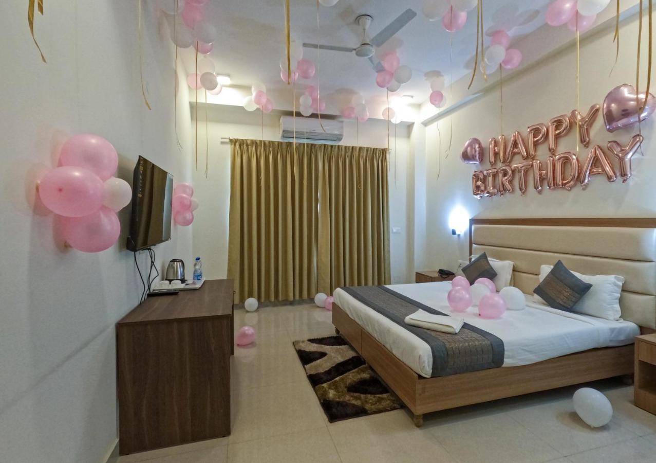 Hotel The Luxem - Behind Ibis Hotel Gurugram Gurgaon Exterior photo