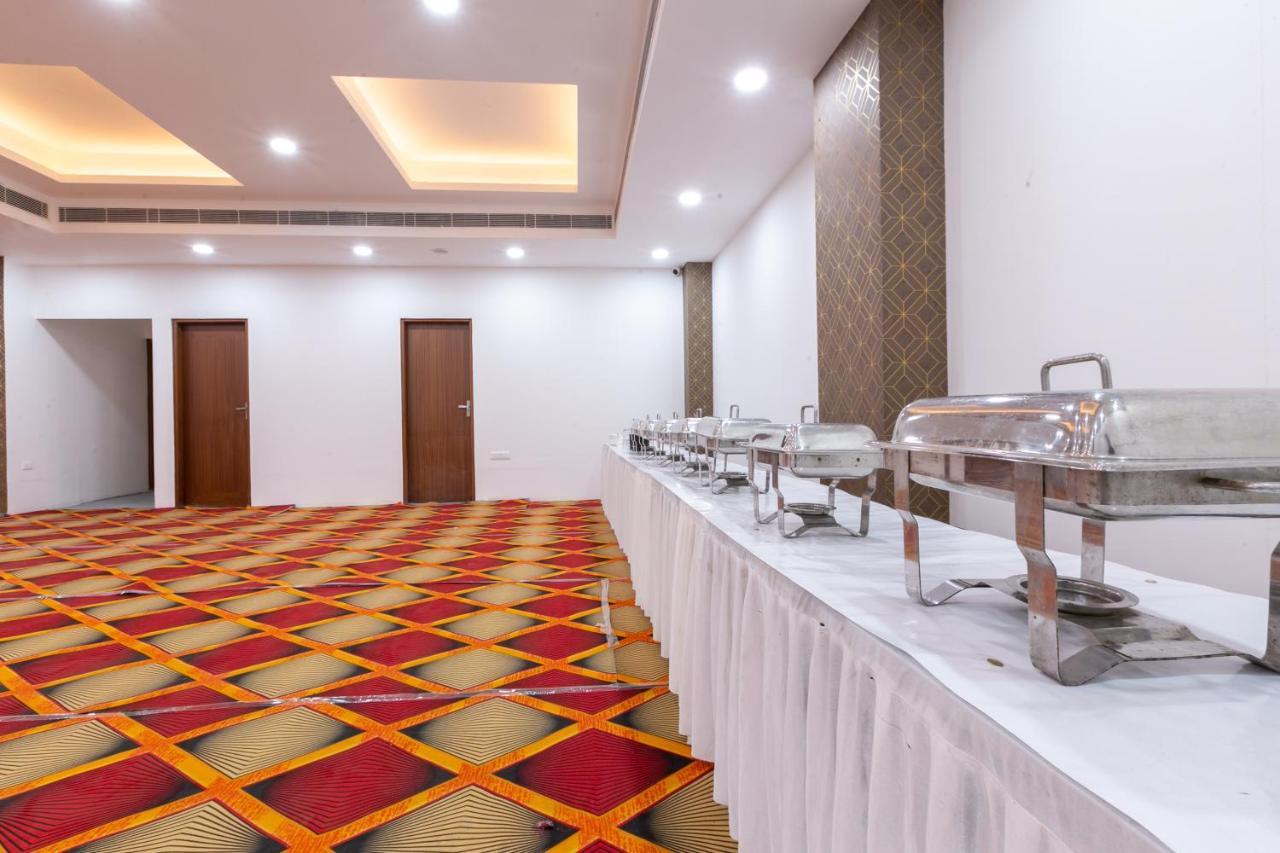 Hotel The Luxem - Behind Ibis Hotel Gurugram Gurgaon Exterior photo