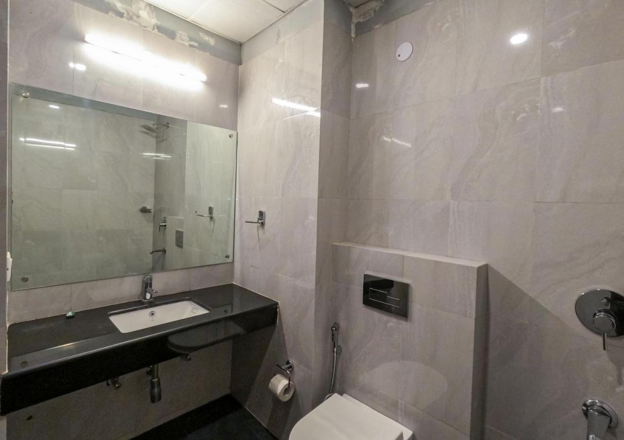 Hotel The Luxem - Behind Ibis Hotel Gurugram Gurgaon Exterior photo