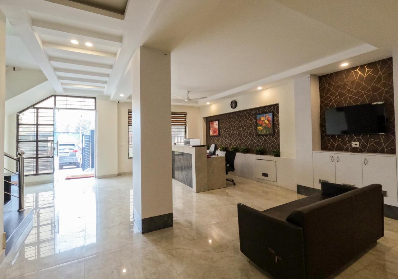 Hotel The Luxem - Behind Ibis Hotel Gurugram Gurgaon Exterior photo