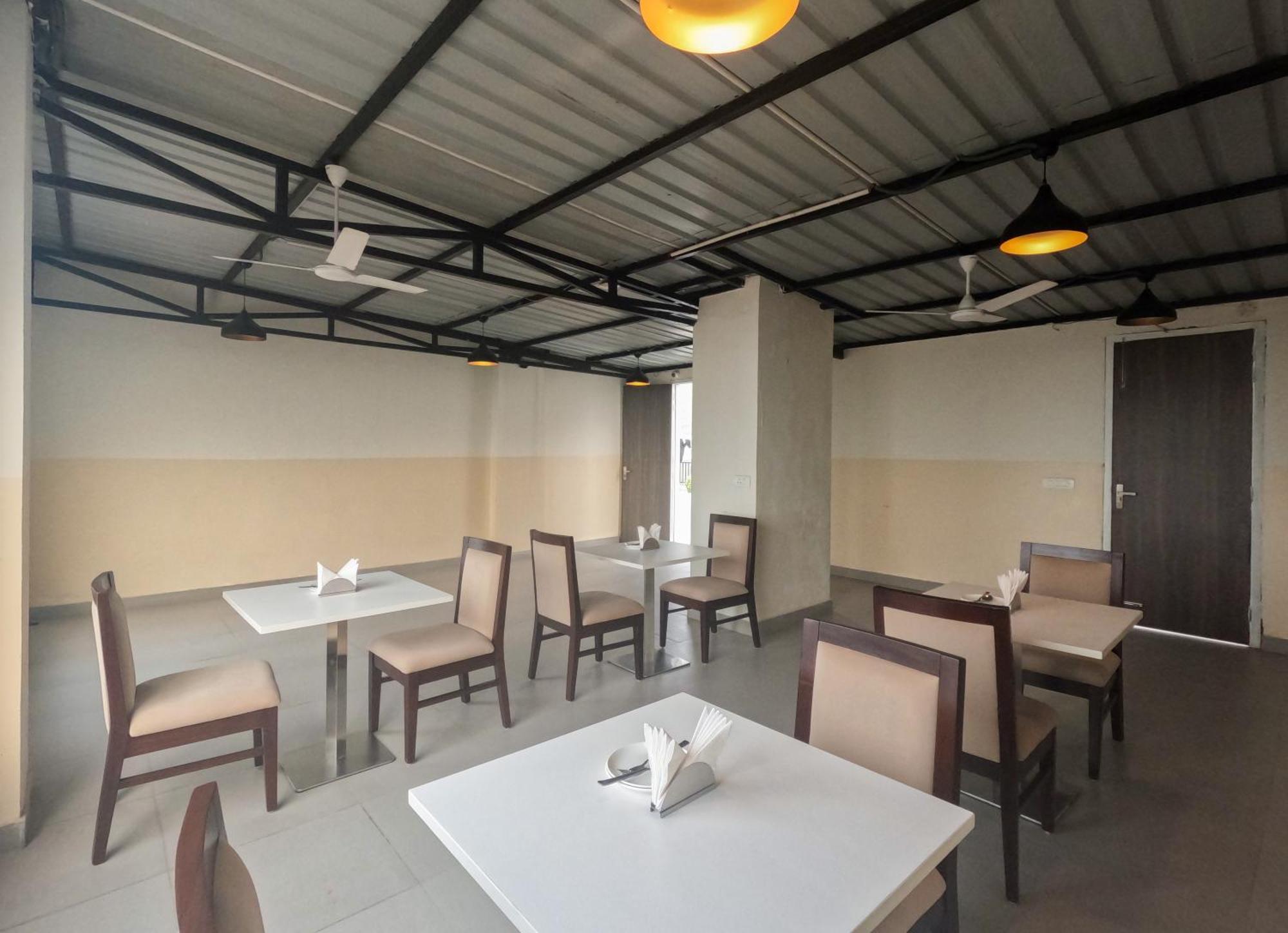 Hotel The Luxem - Behind Ibis Hotel Gurugram Gurgaon Exterior photo