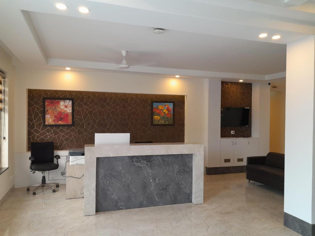 Hotel The Luxem - Behind Ibis Hotel Gurugram Gurgaon Exterior photo