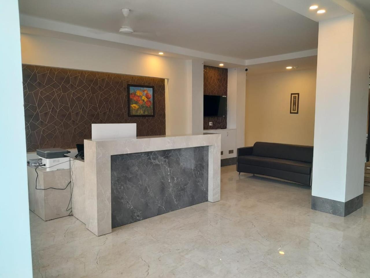 Hotel The Luxem - Behind Ibis Hotel Gurugram Gurgaon Exterior photo